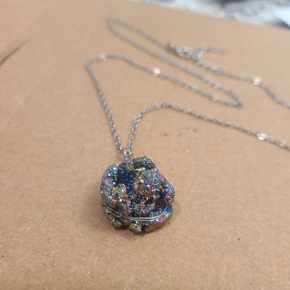 Jewelry - Rainbow geode necklace ✨️